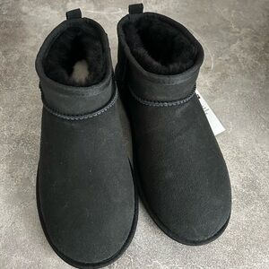 Kirkland kids shearing ankle boots multiple sizes available